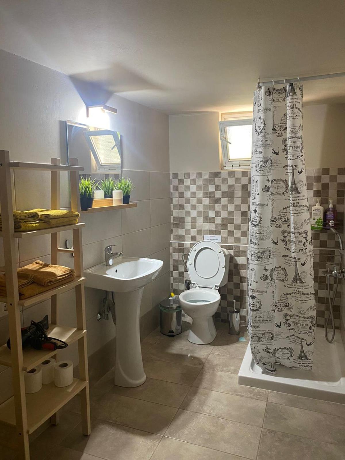 Zoes Place Apartment อาร์เตมีดา ภายนอก รูปภาพ